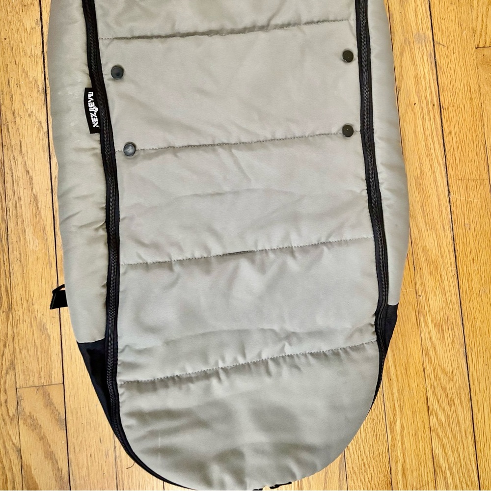 Yoyo gray footmuff in excellent condition